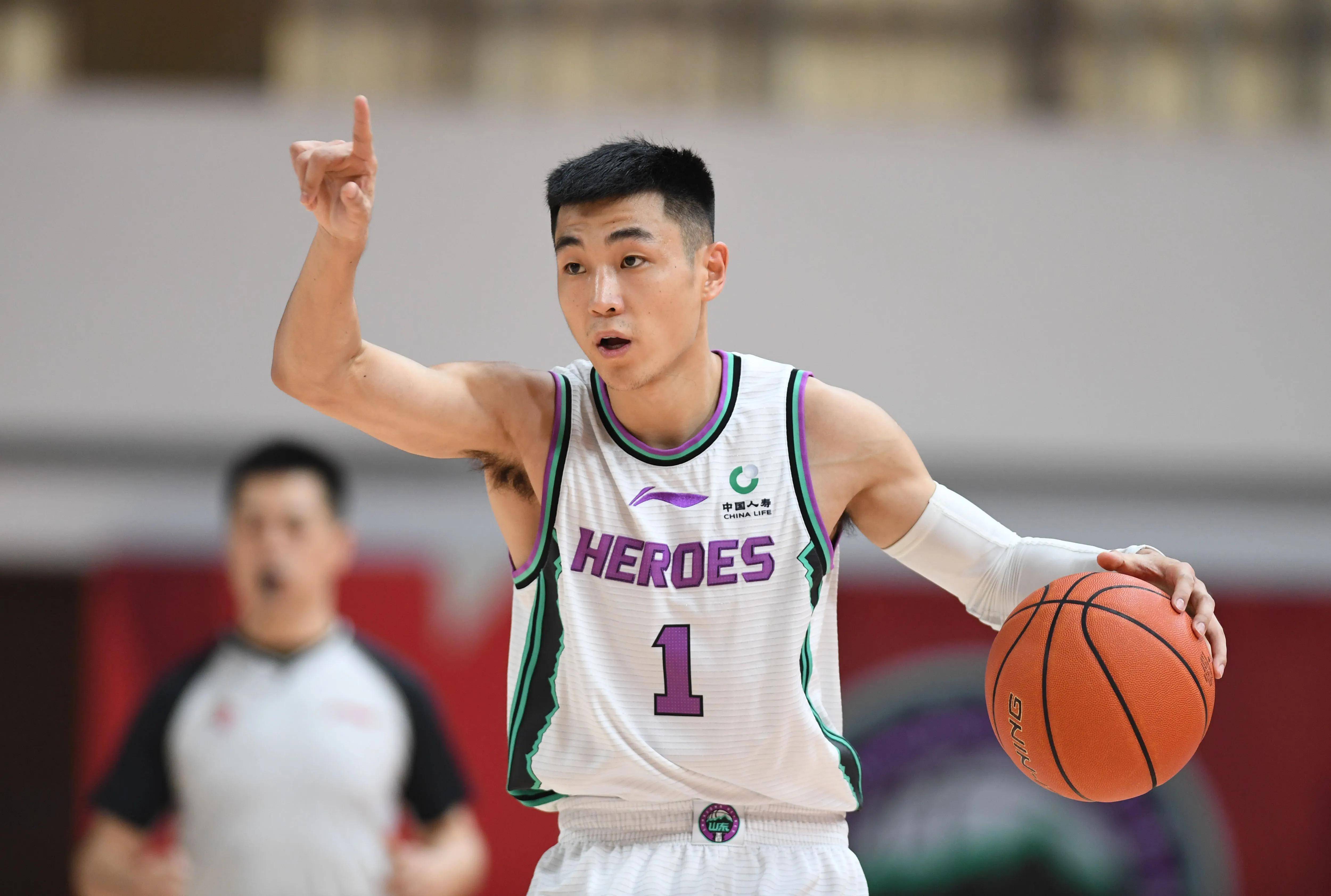关于CBA球星们集训备战，誓言为球迷奉献更多精彩的信息