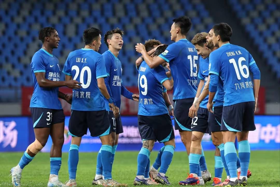 关于中超球队状态起伏，教练员调整阵容引热议的信息